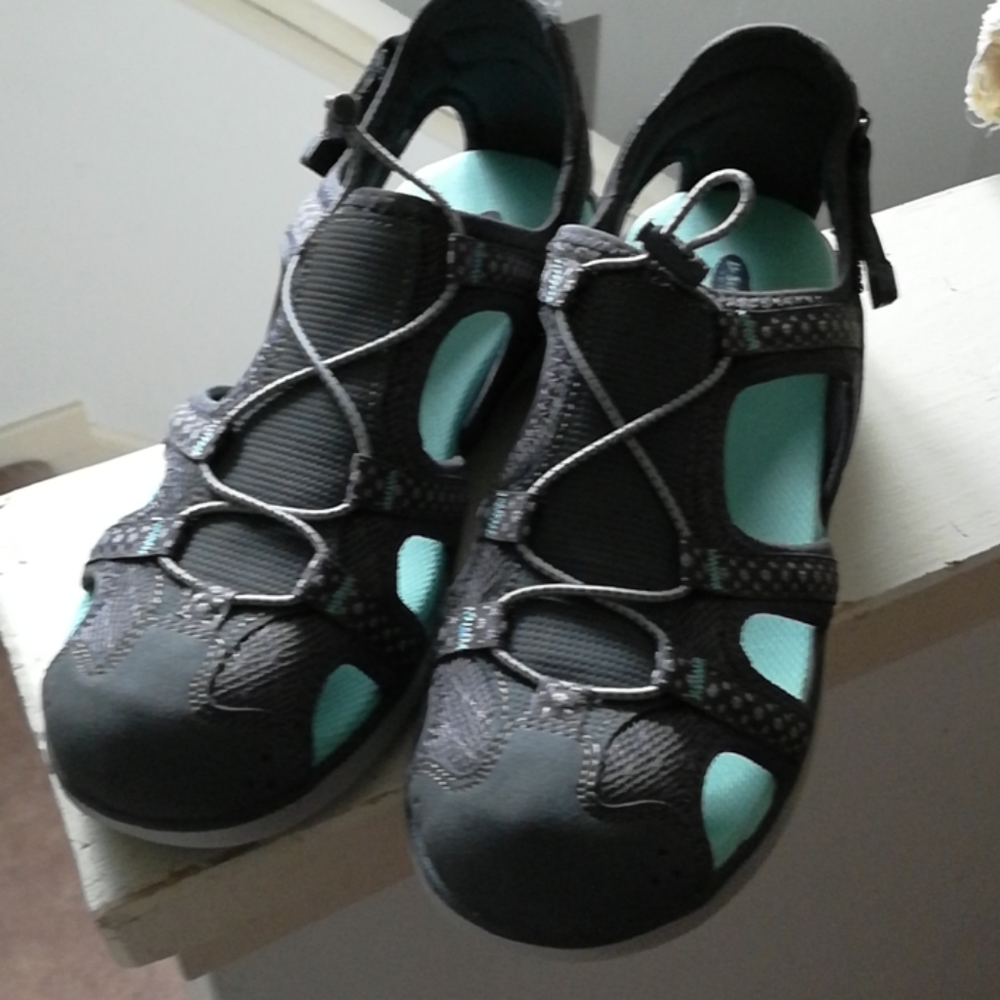 Dr. Scholls Closed Toe Sandals, size 8.5 NWOT